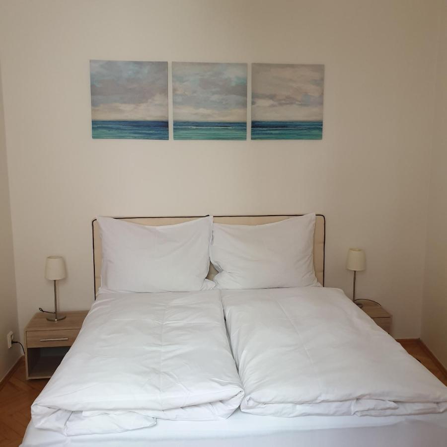 Greg Kampa Apartment Prague